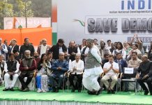 વિપક્ષની વિરોધ કૂચ વચ્ચે લોકસભામાંથી વધુ ત્રણ વિપક્ષી સાંસદો સસ્પેન્ડ