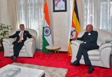 યુગાન્ડાને બસો, એમ્બ્યુલન્સ, ટ્રેક્ટરની ભારતની ભેટ