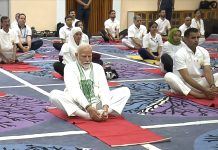 વડાપ્રધાન મોદીએ શ્રીનગરમાં આંતરરાષ્ટ્રીય યોગ દિવસની ઉજવણી કરી