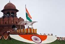 મોદીએ સતત 11મી વાર લાલ કિલ્લા પરથી ત્રિરંગો ફરકાવ્યો