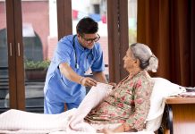 ભારતમાં વરિષ્ઠ નાગરિકોને રૂ.5 લાખનો મફત હેલ્થ ઇન્શ્યોરન્સ મળશે