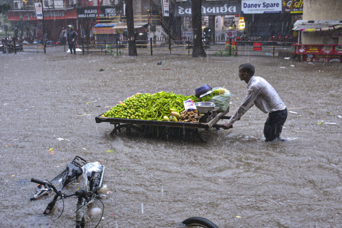 Weather: Rains in Surat