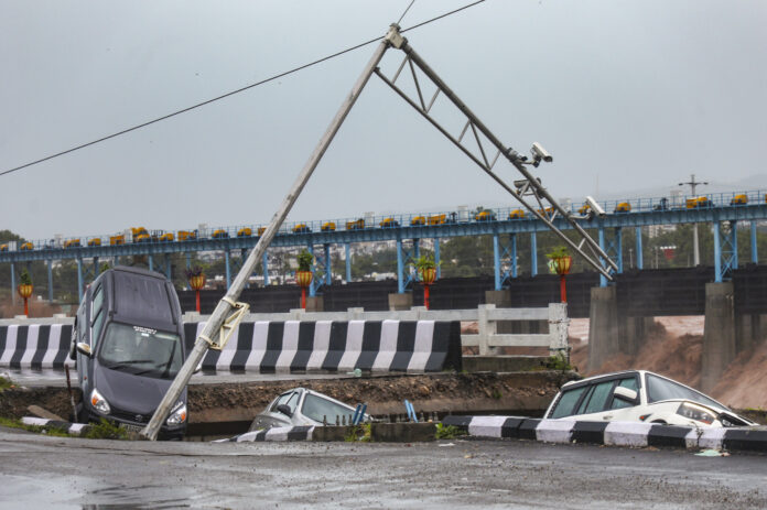 Weather: Tawi bridge damage