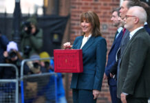 રીવ્સના બજેટમાં શ્રમિકો, પેન્શનરો અને રોકાણકારો પરના ટેક્સમાં ધરખમ વધારો