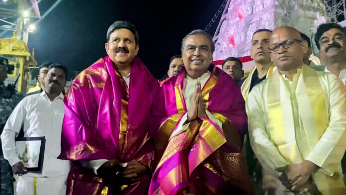 મુકેશ અંબાણીએ ત્રણ અગ્રણી હિન્દુ મંદિરોમાં રૂ45 કરોડનું દાન આપ્યું અંબાણી