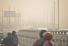 દિલ્હીના અનેક વિસ્તારોમાં વાયુ પ્રદૂષણની સ્થિતિ ખૂબ જ ખરાબ