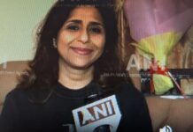 મેનકા સોની ગીતા હાથમાં લઇ શપથ લેનાર પ્રથમ ઇન્ડિયન અમેરિકન મહિલા બન્યાં