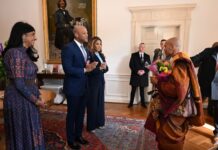 લેફ્ટનન્ટ ગવર્નર અરુણા મિલરે ‘વોક ફોર પીસ’ માટે જોડાયેલા બૌદ્ધ સાધુઓનું સ્વાગત કર્યું