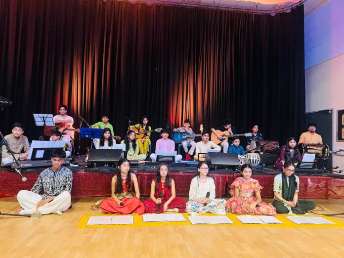 મહાવીર ફાઉન્ડેશન જૈન પાઠશાળા દ્વારા ભક્તિ સંધ્યા તથા માતૃદિન ઉજવણીનું ભવ્ય આયોજન 1