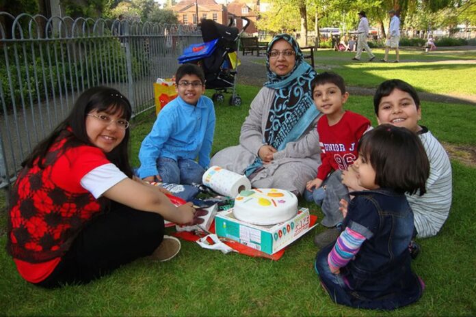 હાર્લો ઇન્ફર્નો કેસમાં સફળતા: 5 વ્યક્તિના પરિવારની મર્ડર મિસ્ટ્રીમાં પોલીસ અનામી લેખકની શોધમાં પોલીસ